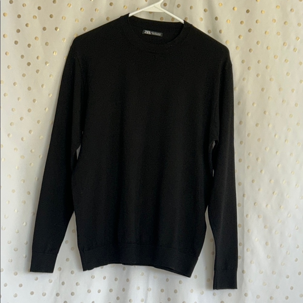 Zara Women's Black Crewneck Sweater